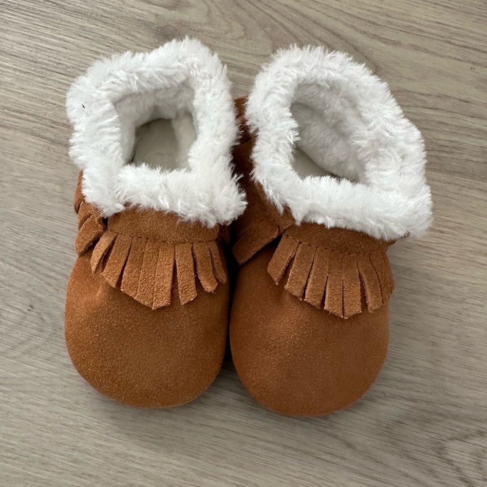 Baby slippers size 3 or 12-18 m